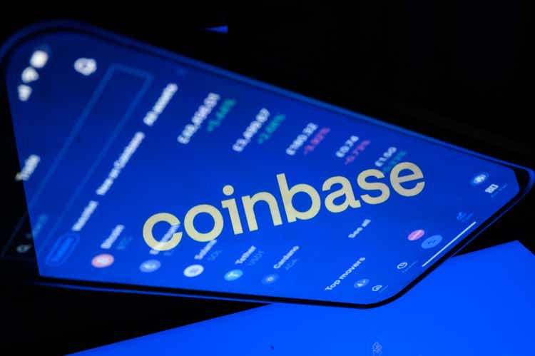 SEC از Coinbase به دلیل فعالیت به عنوان کارگزار ثبت نشده شکایت کرد.  سقوط سهام (NASDAQ:COIN)