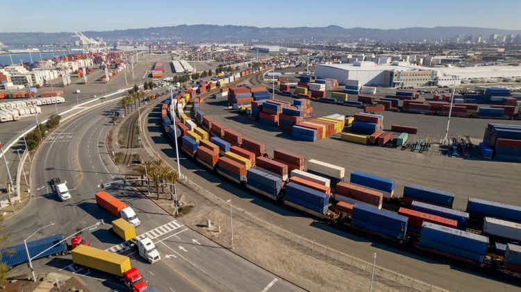 Frachtlogistik im Hafen von Oakland