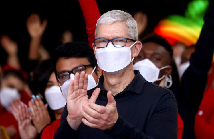 Apple Remodels Its Flagship Store The Grove In Los Angeles