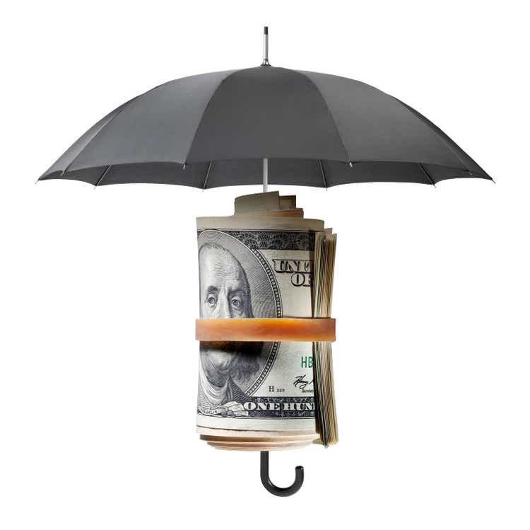 Umbrella to protect a roll of banknotes