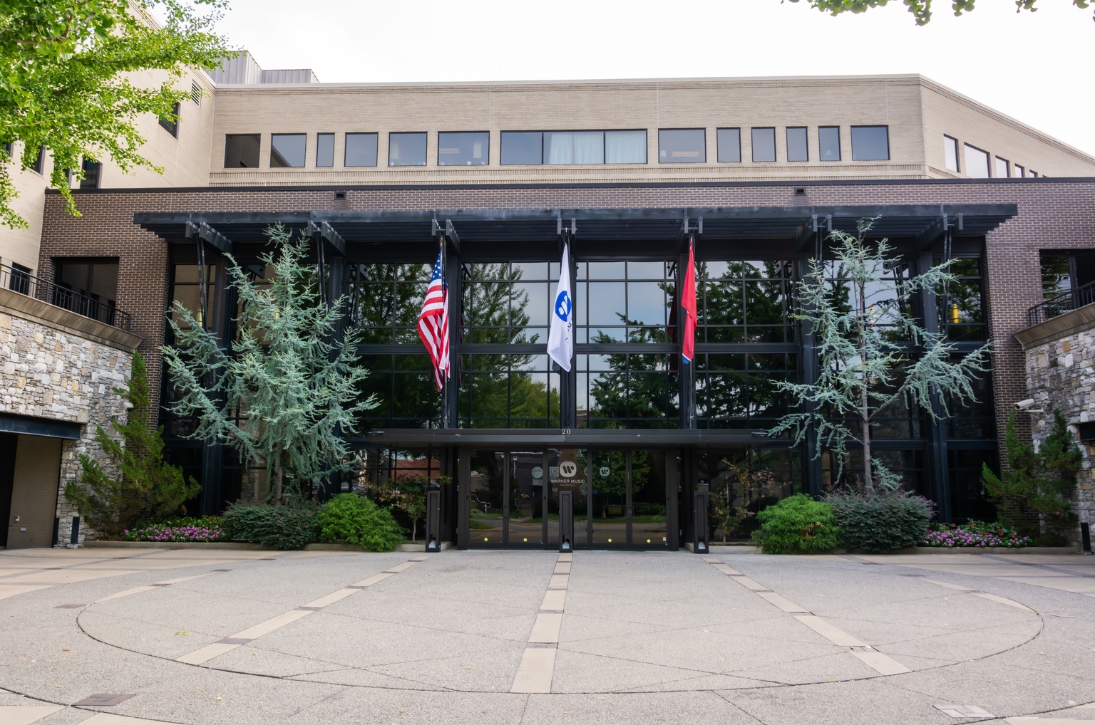 seekingalpha.com - Ian Bezek - Warner Music Group Stock: Even At 52-Week Lows, I Still Have Concerns (NASDAQ:WMG)