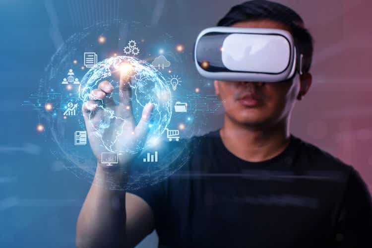 Metaverse and Future integer  technology.Man wearing VR glasses manus  touching virtual Global Internet transportation  metaverse.Global Business, Digital marketing, Metaverse, Digital nexus  tech, Big data