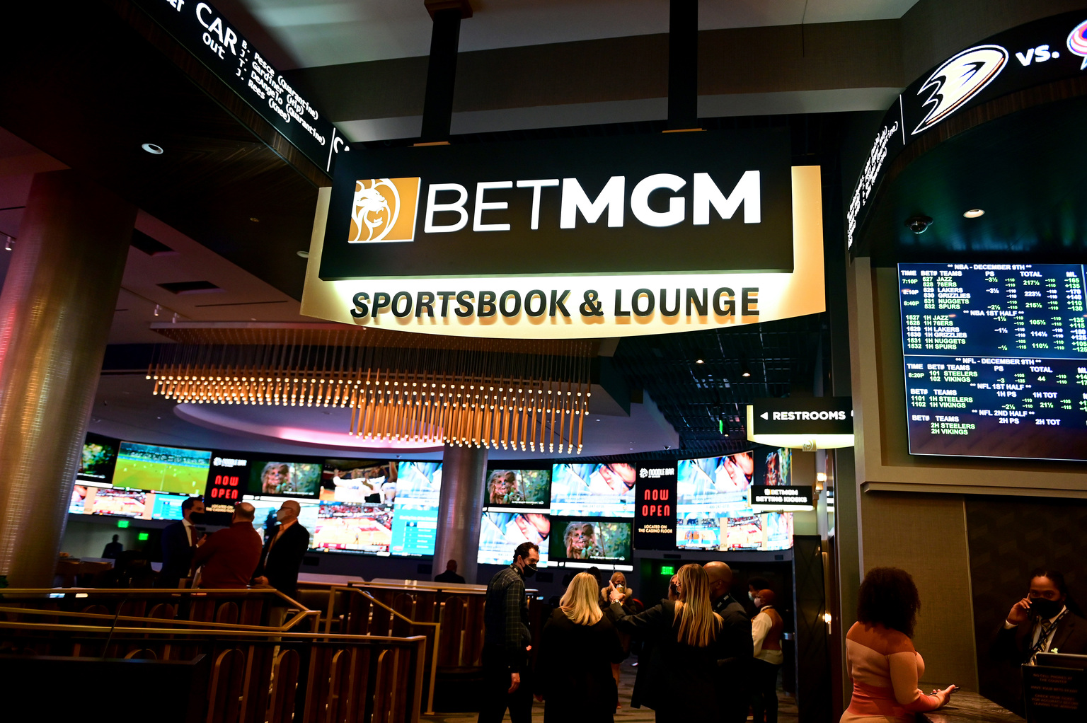 Las Vegas Casinos Boom Despite Fears of a U.S. Bust - WSJ