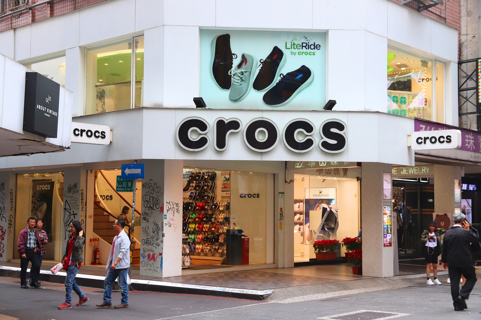 Crocs best sale website uk