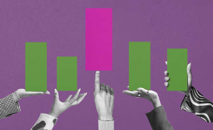 Hands holding up columns of bar graph