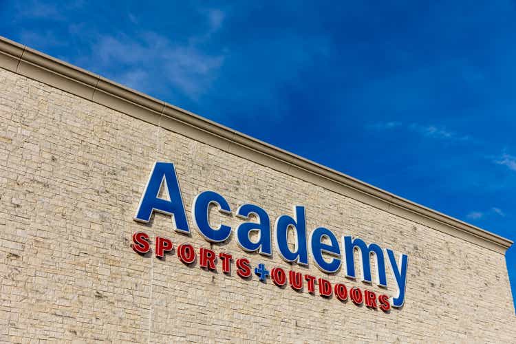Academy Sports and Outdoors è un rivenditore di articoli sportivi.