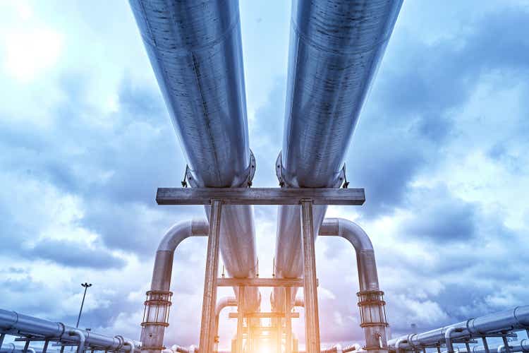Better High Yield Midstream Buy: Energy Transfer Or Enterprise Products?