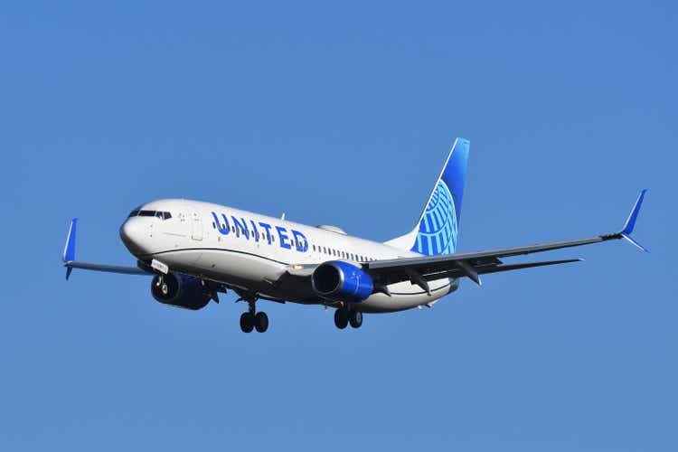 United Airlines Boeing B737-800 (N37298) passenger plane.