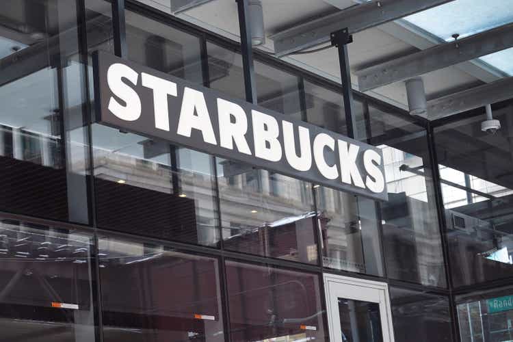 Starbucks Workers At A Chicago Location Begin Unionization Attempt