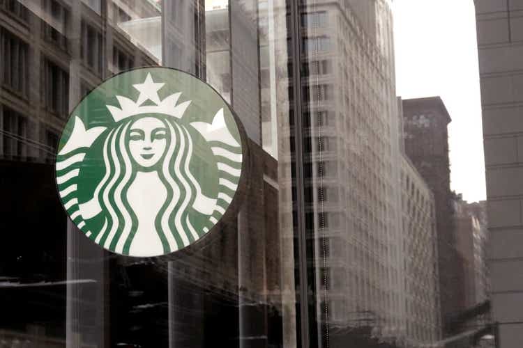 Starbucks Workers At A Chicago Location Begin Unionization Attempt