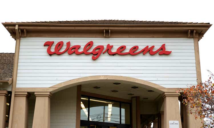 Walgreen"s Quarterly Earnings Beat Estimates