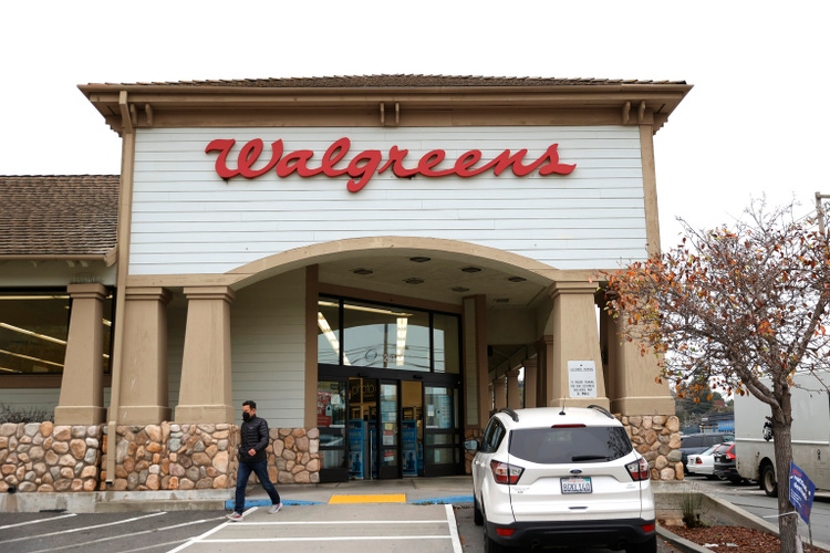 Walgreen"s Quarterly Earnings Beat Estimates