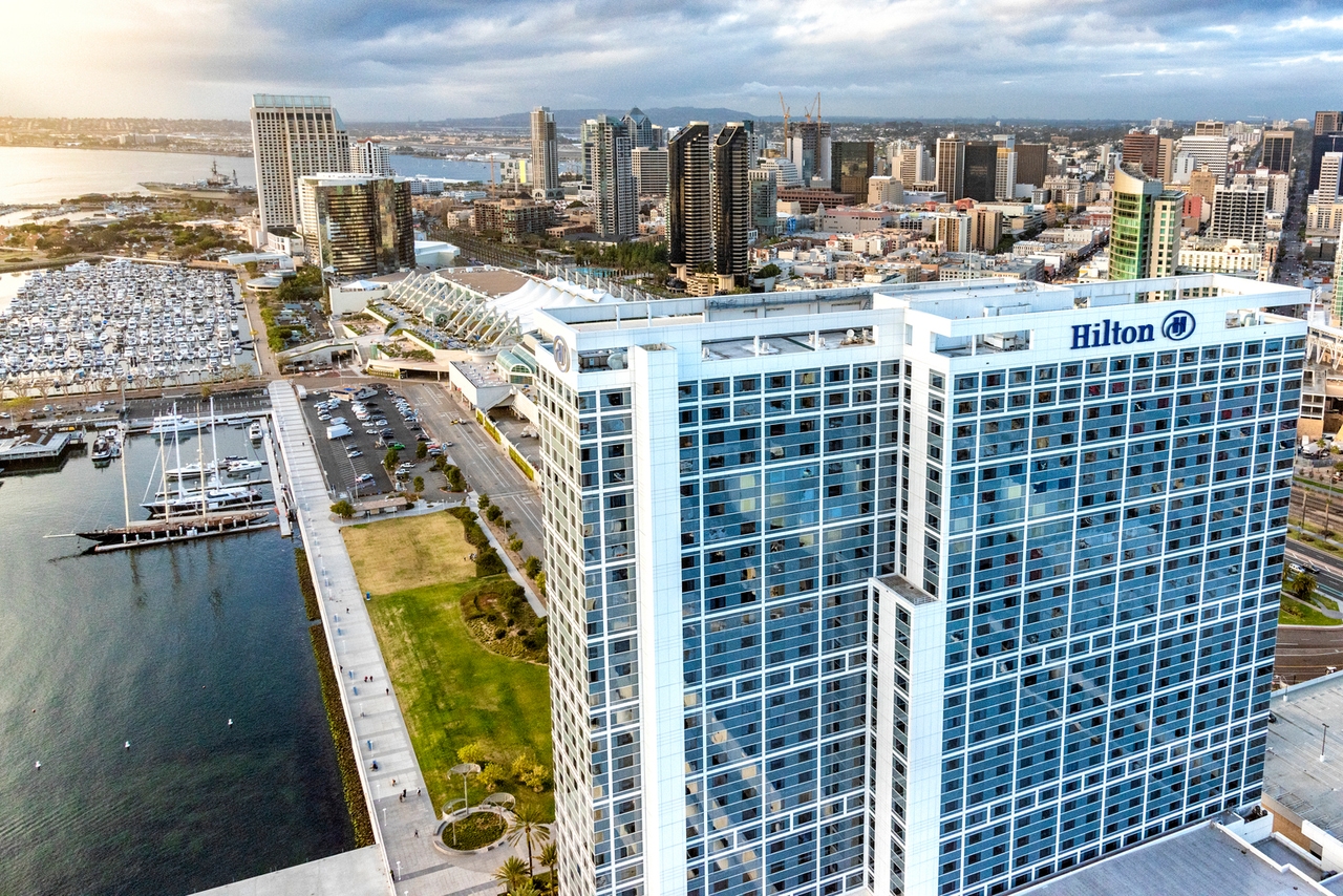 Hilton Worldwide Holdings: Better Business Demand And Room Growth Support Buy