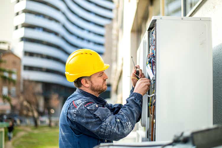 Klimaanlage Techniker Dienstleistungen Outdoor AC-Einheit und der Gasgenerator
