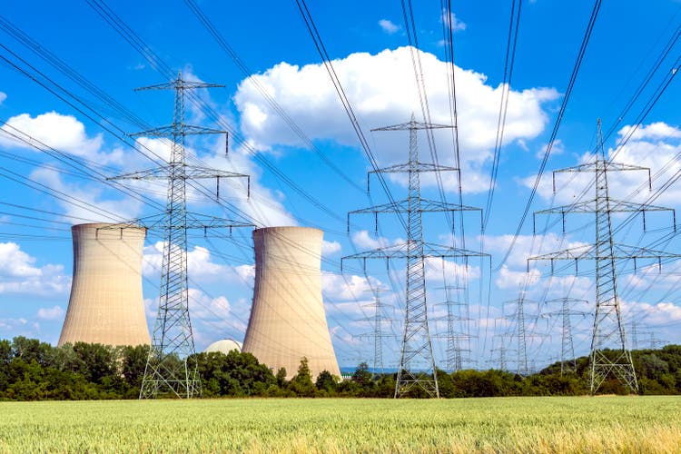 Nuclear power plant with power poles