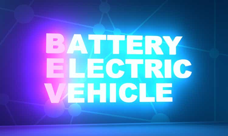 BEV - Battery Electric Vehicle Akronym. Neon glänzender Text. 3D-Rendering
