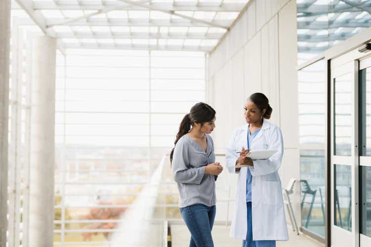 Doctor explains patient"s test results to family member