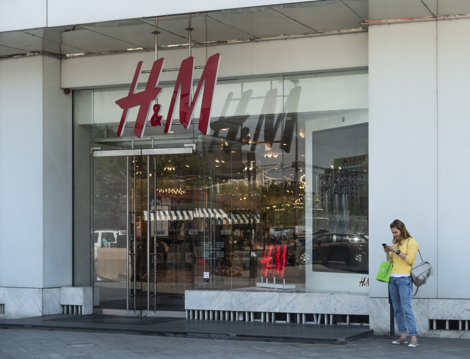 Market cap outlet h&m