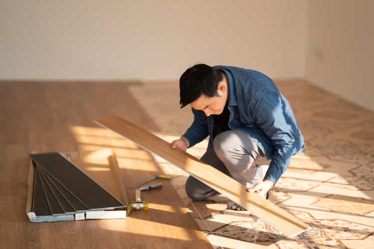 Carpenter is working on SPC flooring inside the house.