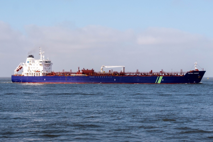 HAFNIA TORRES is a Chemical tanker flying the flag of Singapore on the Elbe river Cuxhaven