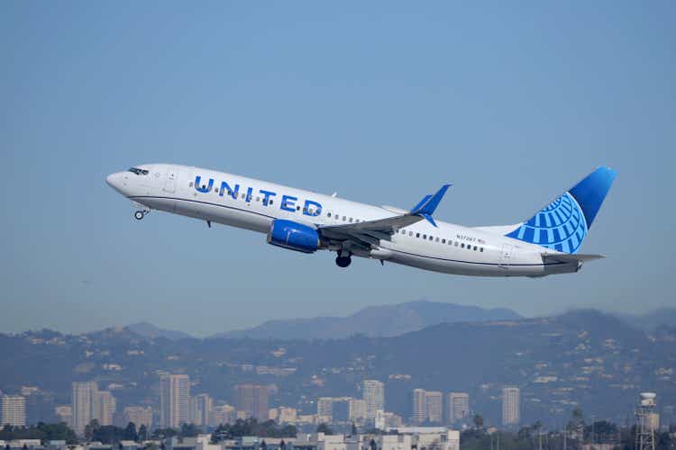 United Airlines Boeing 737 Aircraft taking off, Los Angeles International Airport (LAX)