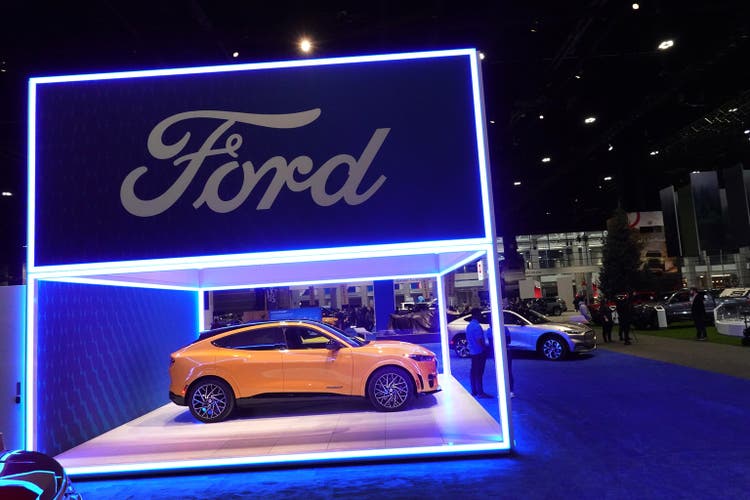 Chicago Hosts Annual Auto Show