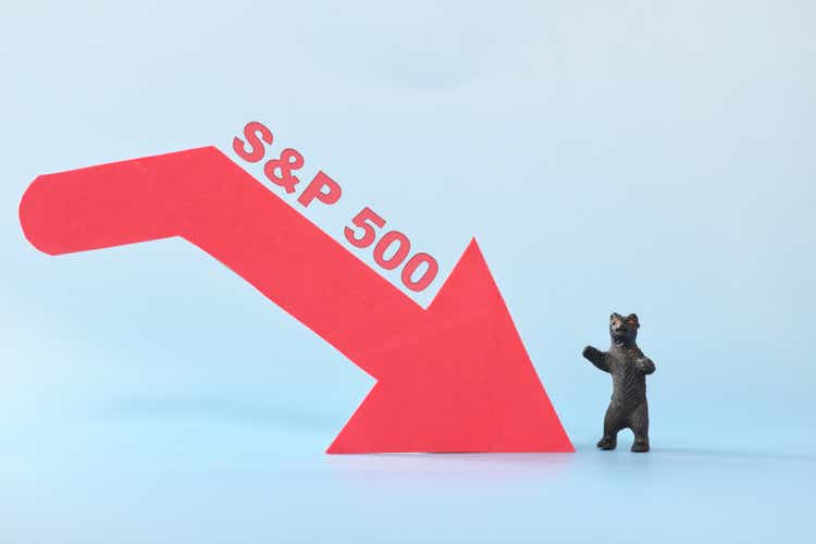 S&P 500 index in red downward arrow beside a bear animal figure. Bearish run market in United States US stock market.