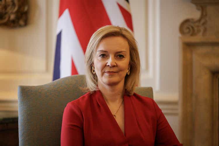 UK Foreign Secretary Hosts Northern Ireland Talks