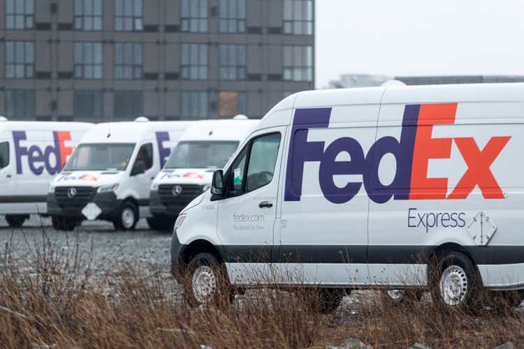 FedEx Mercedes-Benz Sprinter Vans