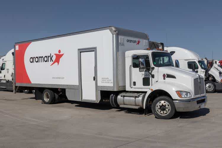 Kenworth Big Rig in Aramark livery. Aramark is a uniform services provider and Kenworth is a division of PACCAR.