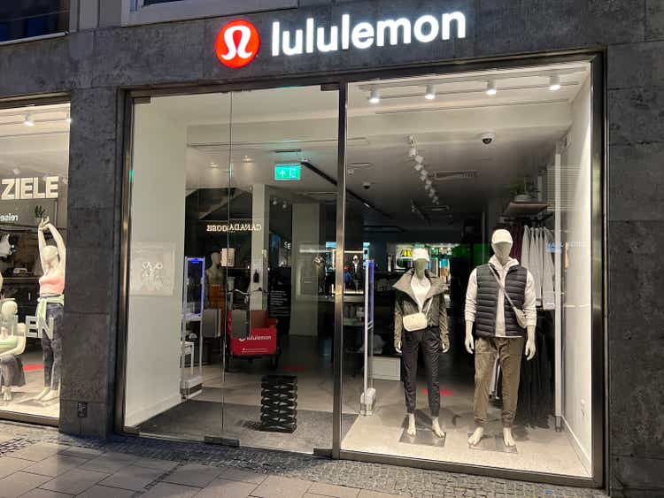 Lululemon expande no mercado de revenda de moda online nos EUA - E
