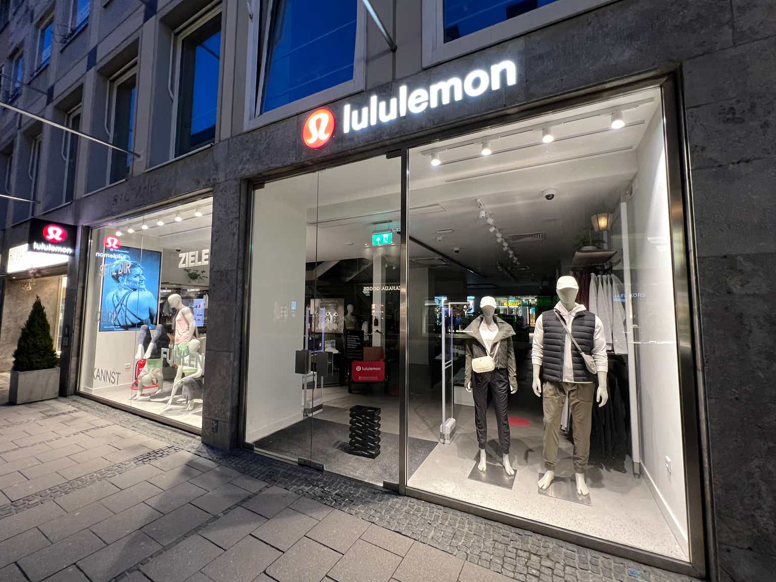 Lululemon Stock: Things Could Turn Sour In The Near Term (NASDAQ