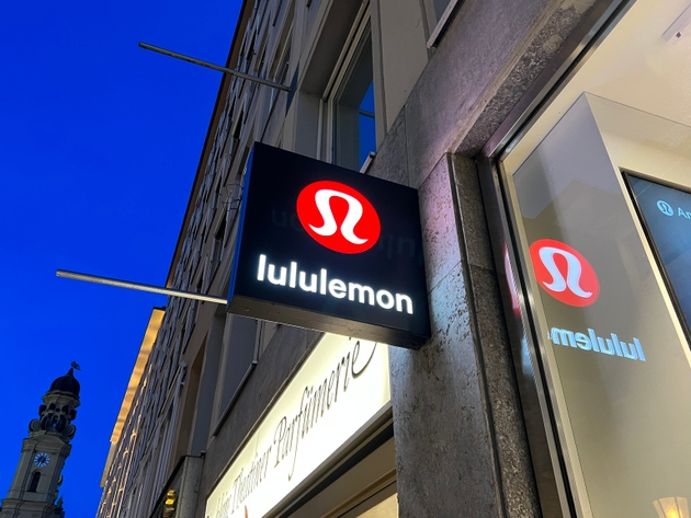 Lululemon Athletica Yoga Fashion Store
