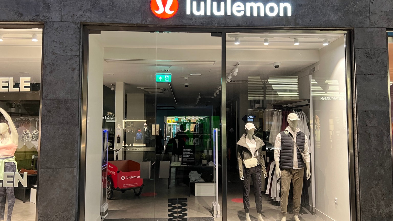 Lululemon Athletica: Recent Performance Justifies Premium Valuation  (NASDAQ:LULU)