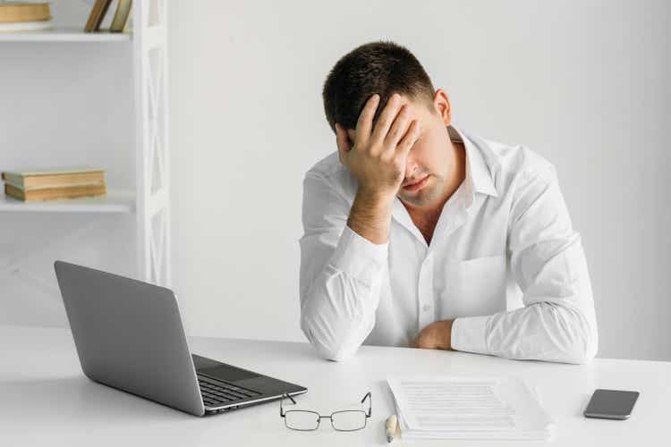 online meeting frustrated man clueless information