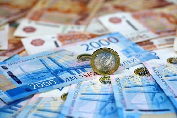 Российские рубли, монеты и бумажные деньги