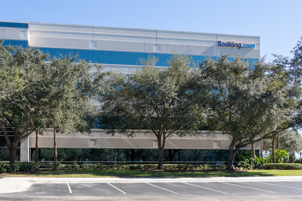 Booking Holdings Stock Reaping Benefits Of An Enormous Network (NASDAQ