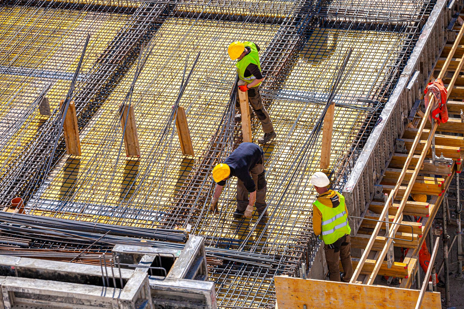 Tariff Tailwinds Vs. Political Headwinds: Commercial Metals Remains A Hold For Now