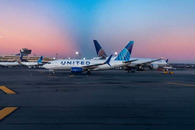 United Airlines planes at Sunrise.