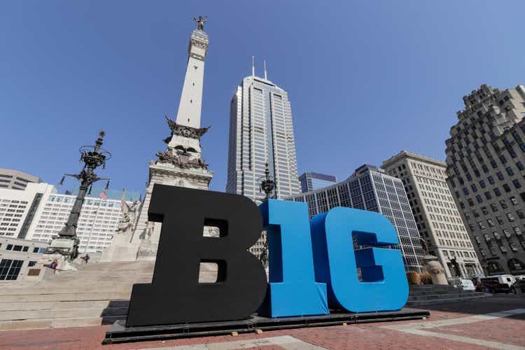 Big Ten sets multibillion-dollar media deal with CBS, NBC, Fox  (NASDAQ:PARA)