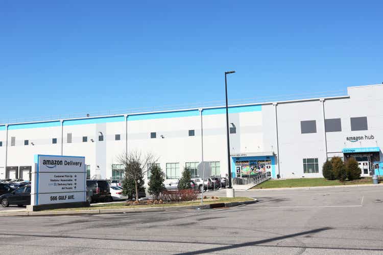 Staten Island Amazon Warehouse Begins Vote On Unionization