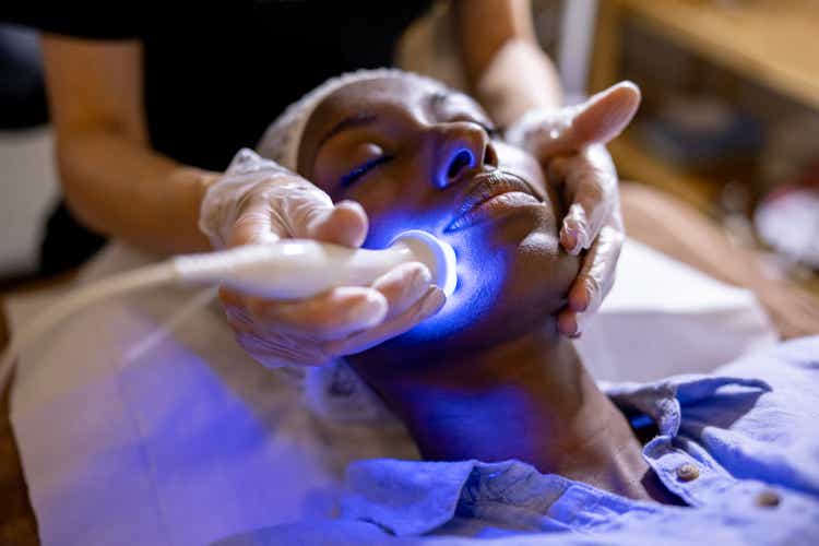 Beauty Health Faces 38% Drop in Stock Price Amidst Lower Sales Outlook and CEO Departure 1 Woman at the spa getting a rejuvenation treatment on her face