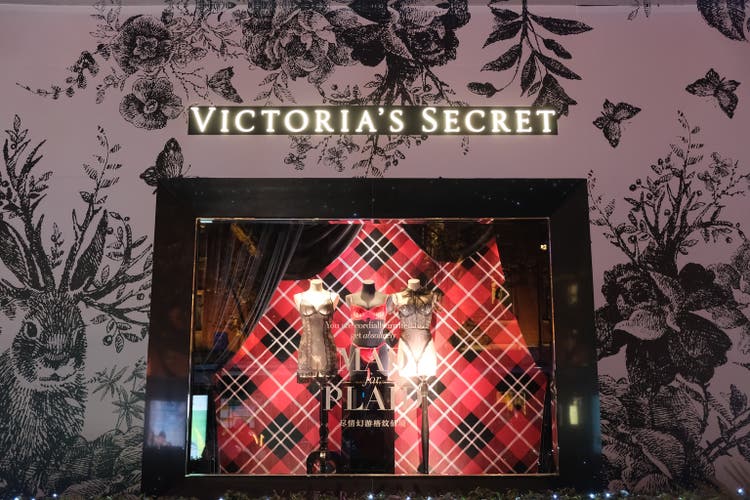 Victoria"s Secret store window display