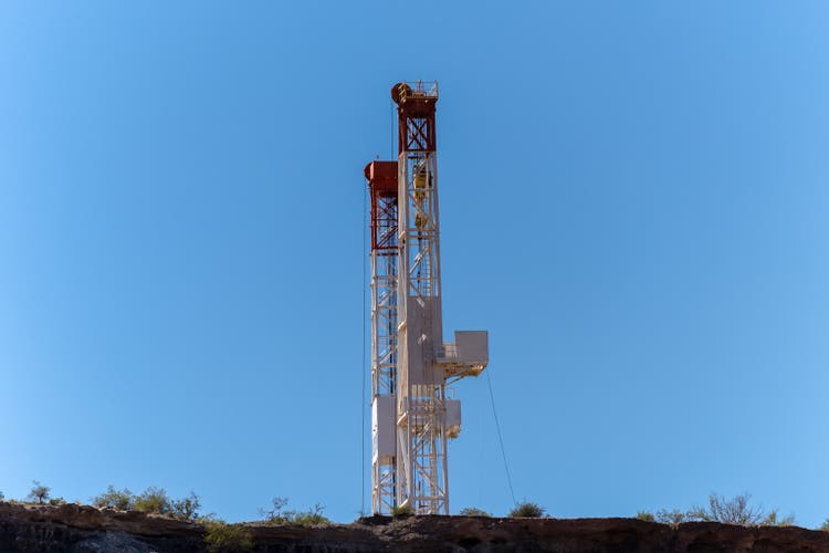group of drilling rigs in Vaca Muerta (Neuquen)
