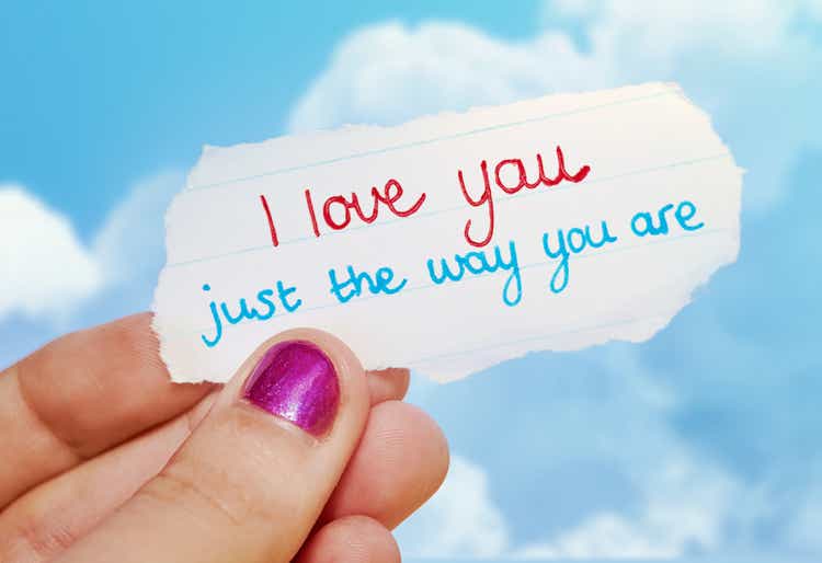 I love you just the way you are, says note held by young female hand