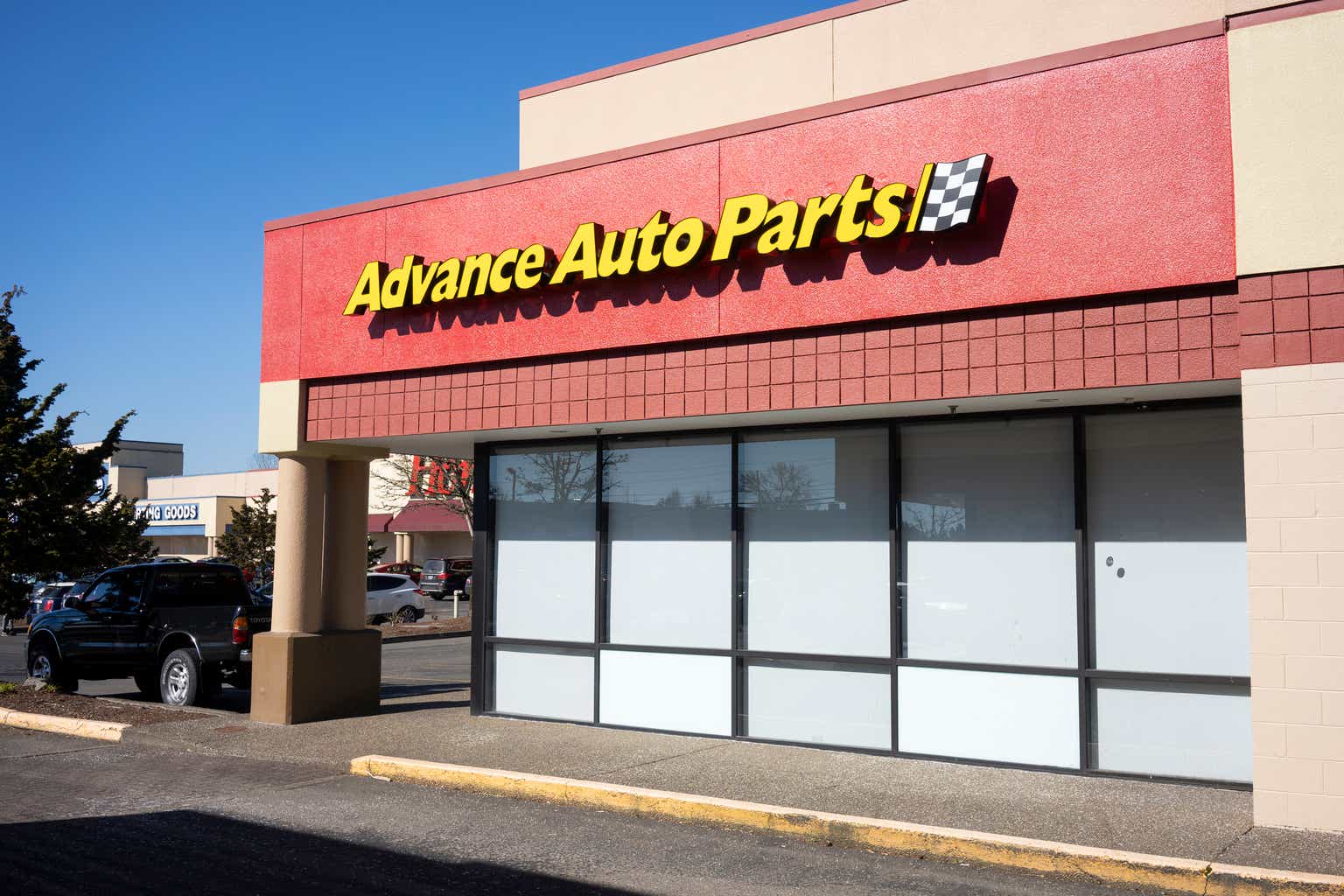 Advance Auto Parts stock breaks down on big earnings miss, lowered