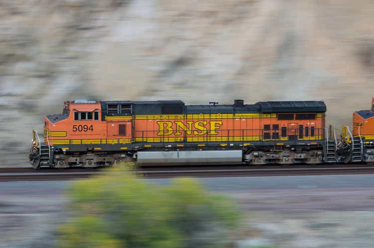 Warren Buffett's BNSF Railway contributed to 2 asbestos-related deaths ...