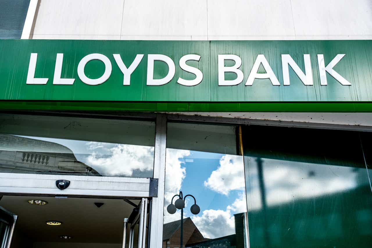 Lloyds Banking Group raises 2022 guidance after strong Q2 results (NYSE ...