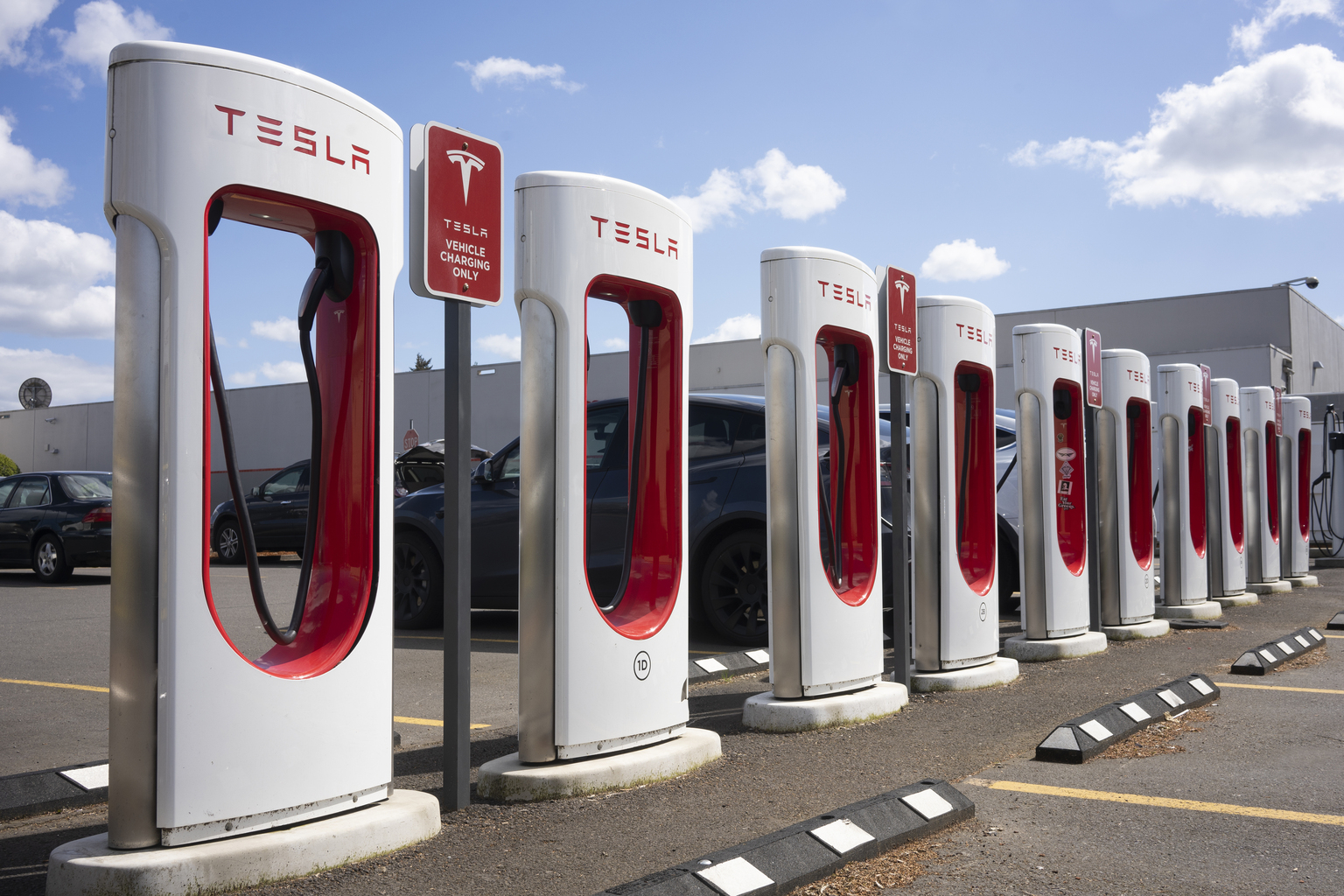 Tesla deals supercharger network