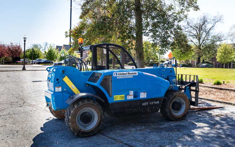 United Rentals yard fork lift